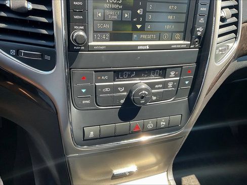 Used 2013 Jeep Grand Cherokee Laredo AWD/4WD image 15