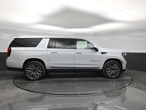 New 2026 GMC Yukon XL Denali Ultimate AWD/4WD image 9