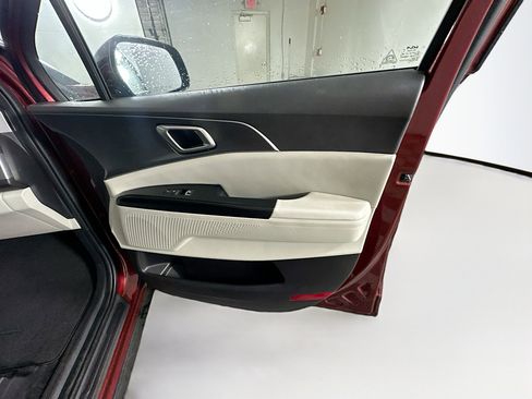 Used 2024 Kia Carnival LX image 30