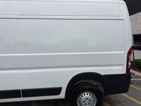 Used 2025 RAM ProMaster 2500 w/ Convenience Group FWD image 3