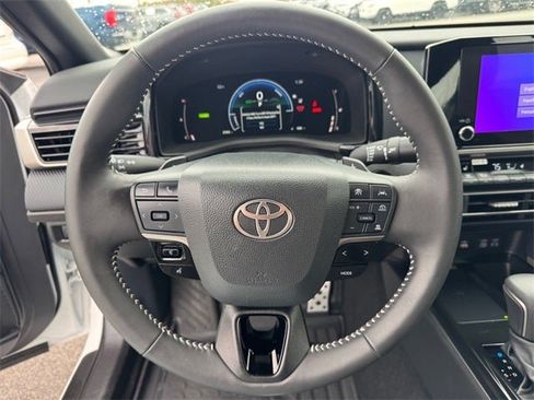 Used 2025 Toyota Camry SE w/ Convenience Package image 19