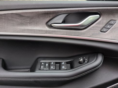 New 2025 Jeep Grand Cherokee L Limited w/ Black Appearance Package image 9