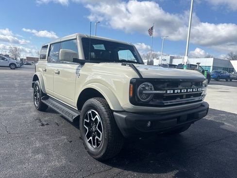 Used 2025 Ford Bronco Outer Banks AWD/4WD image 4