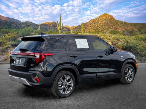 Certified 2026 Kia Seltos LX FWD image 4