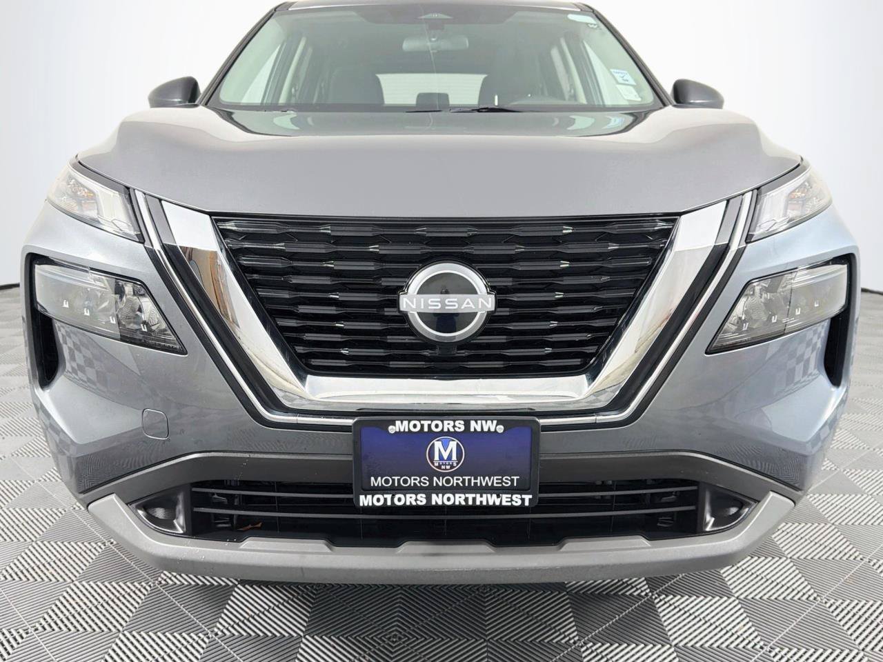 Used 2023 Nissan Rogue S AWD/4WD image 2
