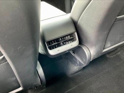 Used 2024 Tesla Model Y Long Range image 10