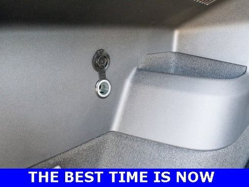 New 2025 Volkswagen Tiguan SE image 35