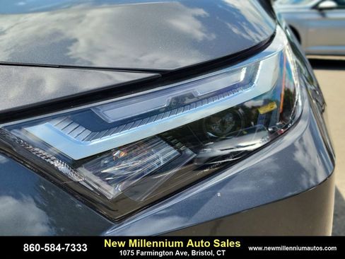 Used 2022 Toyota RAV4 XLE w/ Convenience Package image 10