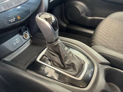Used 2020 Nissan Rogue S FWD image 32