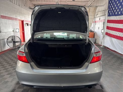Used 2017 Toyota Camry SE FWD image 12