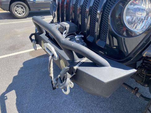 Used 2018 Jeep Wrangler Unlimited Sport S AWD/4WD image 12