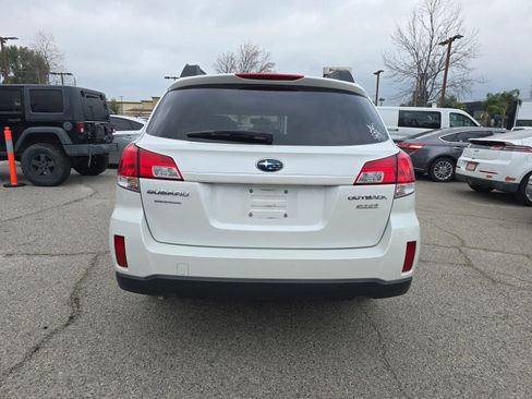 Used 2011 Subaru Outback 2.5i Premium w/ All-Weather Pkg image 9