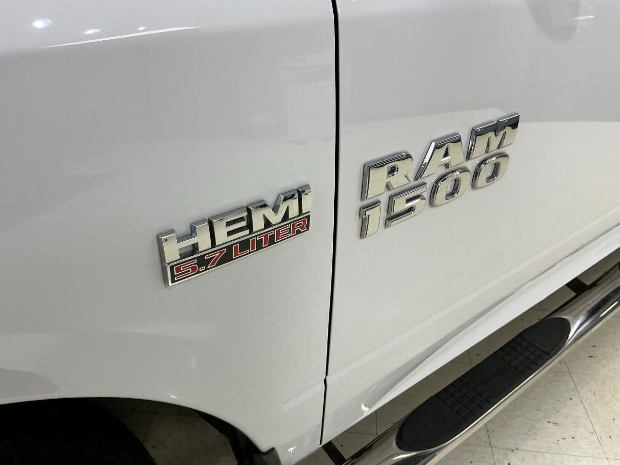 Used 2017 RAM 1500 Classic SLT AWD/4WD image 36