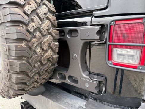 Used 2014 Jeep Wrangler Unlimited Sport w/ Quick Order Package 24S AWD/4WD image 5