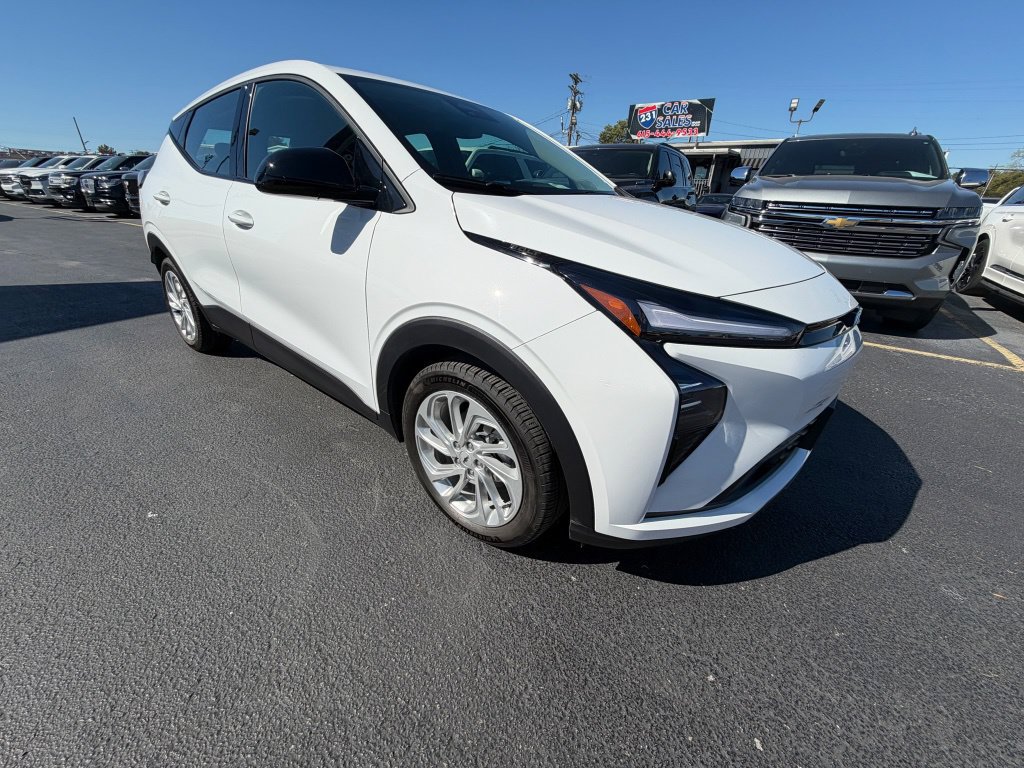 Used 2027 Chevrolet Bolt LT FWD image 1
