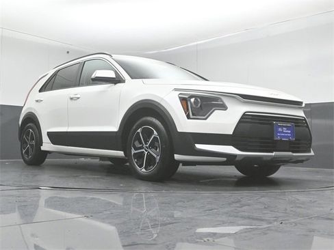 Used 2024 Kia Niro EX image 42