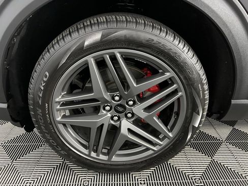 Used 2025 Ford Explorer ST-Line w/ ST-Line Street Pack image 12