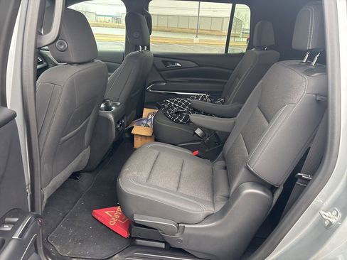 Used 2024 Chevrolet Traverse LT image 15