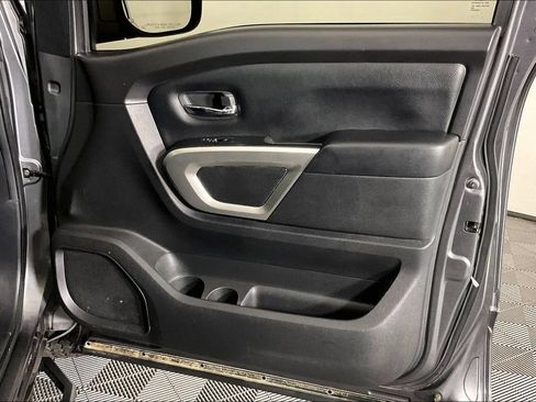 Used 2021 Nissan Titan SV AWD/4WD image 21