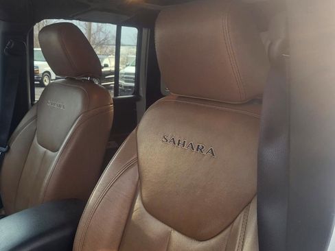 Used 2017 Jeep Wrangler Unlimited Sahara w/ Connectivity Group image 12