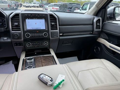 Used 2018 Ford Expedition Platinum AWD/4WD image 13