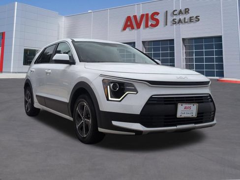 Used 2025 Kia Niro LX FWD image 3