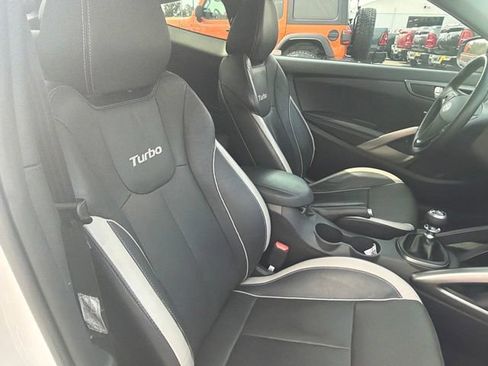 Used 2015 Hyundai Veloster Turbo w/ Option Group 04 FWD image 9