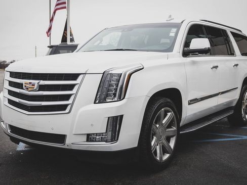 Used 2016 Cadillac Escalade ESV Luxury image 22