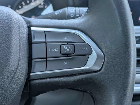 Used 2024 Jeep Compass Latitude AWD/4WD image 25