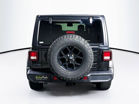 Used 2024 Jeep Wrangler Unlimited AWD/4WD image 7