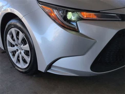 Used 2022 Toyota Corolla LE image 11