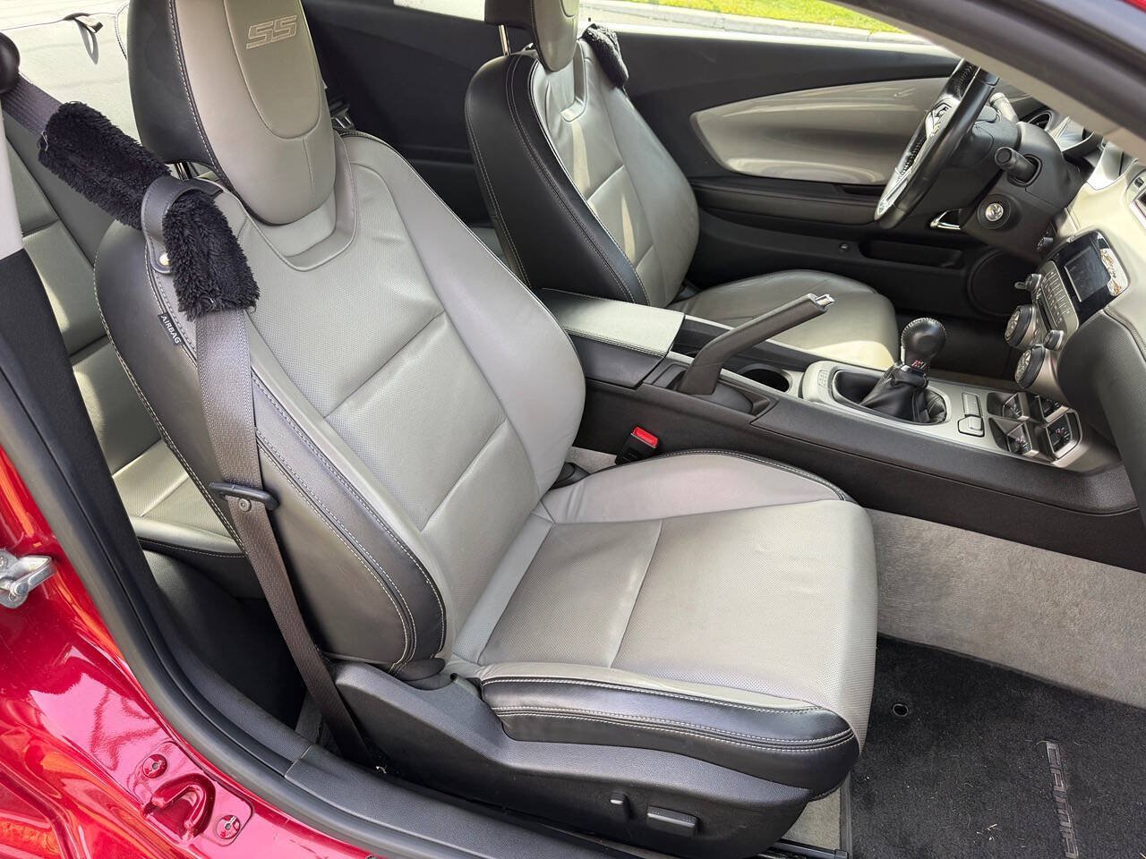 Used 2012 Chevrolet Camaro SS RWD image 15