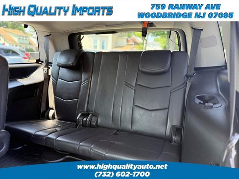 Used 2018 Cadillac Escalade Luxury AWD/4WD image 18