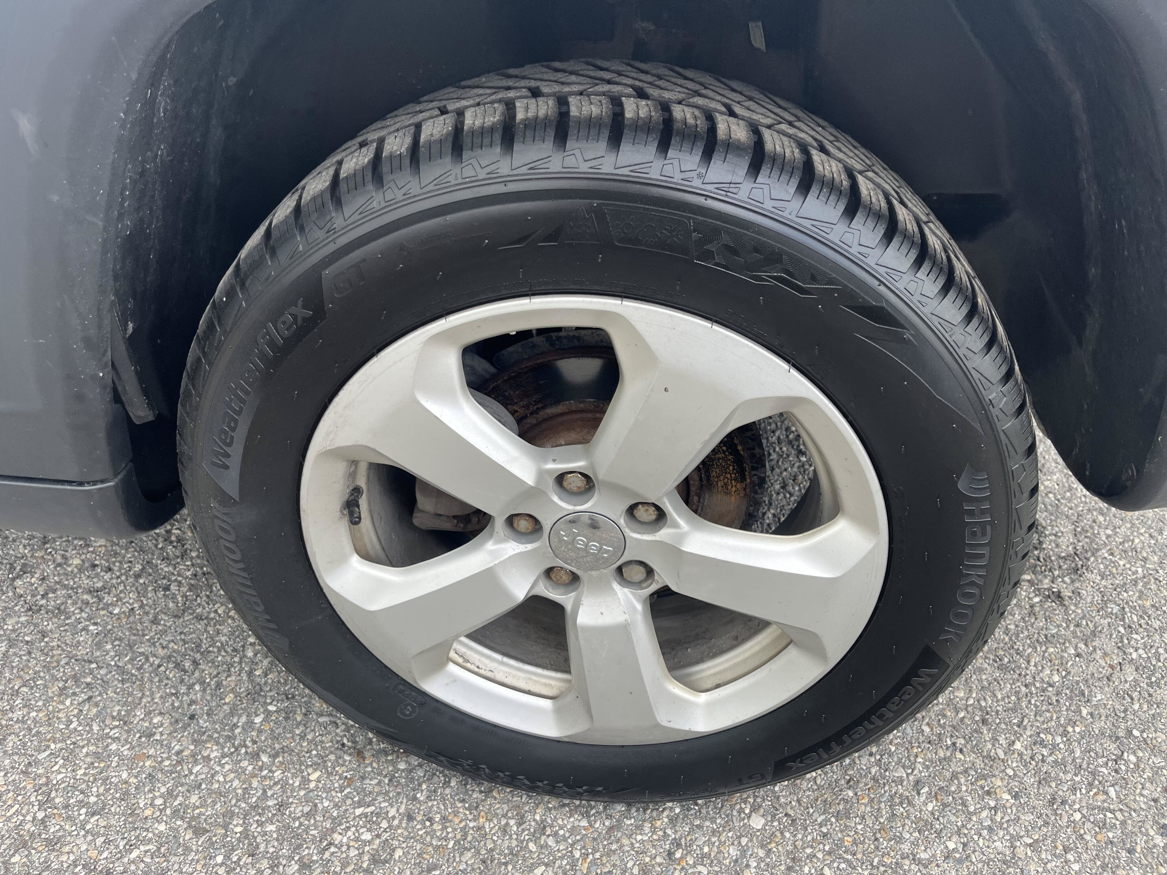 Certified 2019 Jeep Compass Latitude w/ Cold Weather Group AWD/4WD image 9