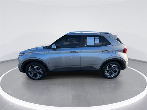 Used 2024 Hyundai Venue SEL image 5