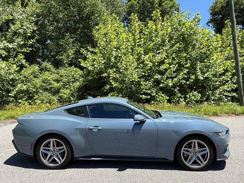 Used 2024 Ford Mustang Coupe RWD image 5