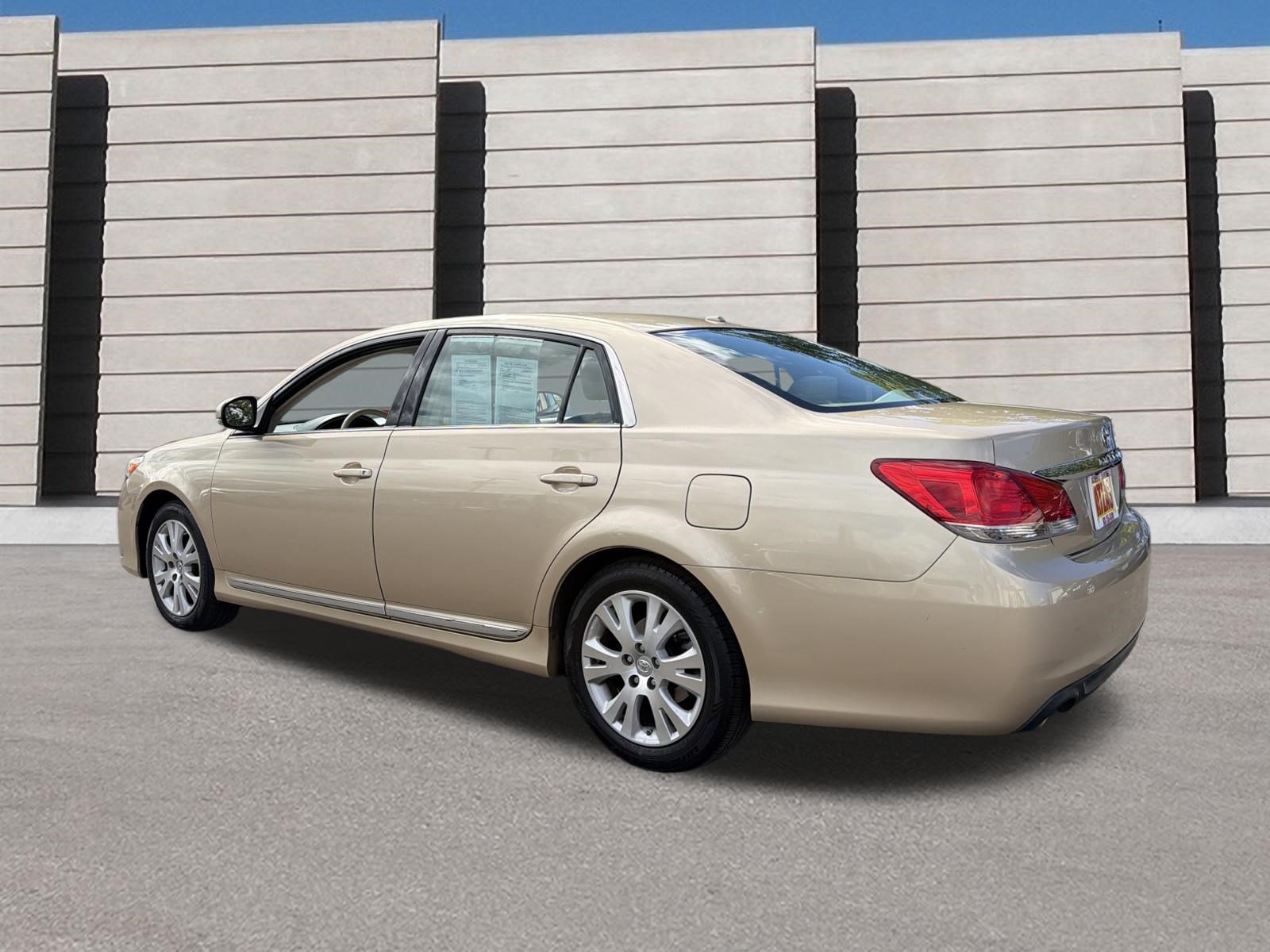 Used 2012 Toyota Avalon FWD image 3