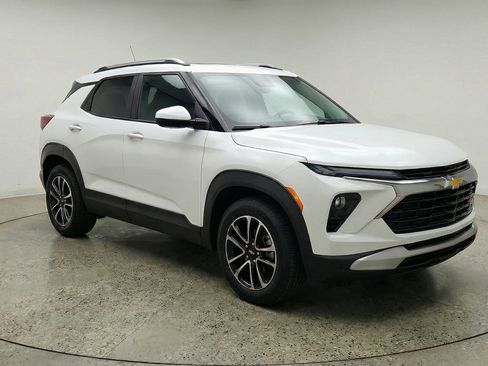 Used 2025 Chevrolet TrailBlazer LT image 1