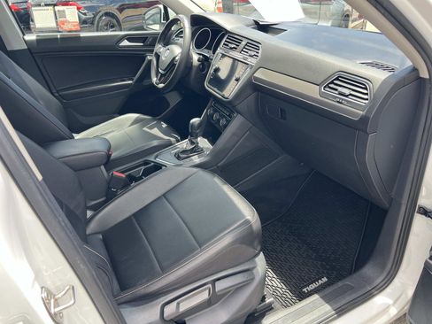 Used 2021 Volkswagen Tiguan SE FWD image 29
