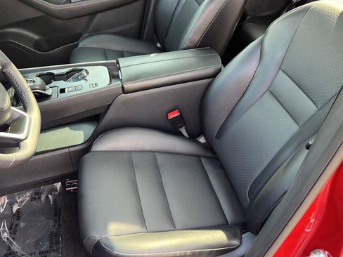 Used 2024 Nissan Rogue SV w/ SV Premium Package image 30