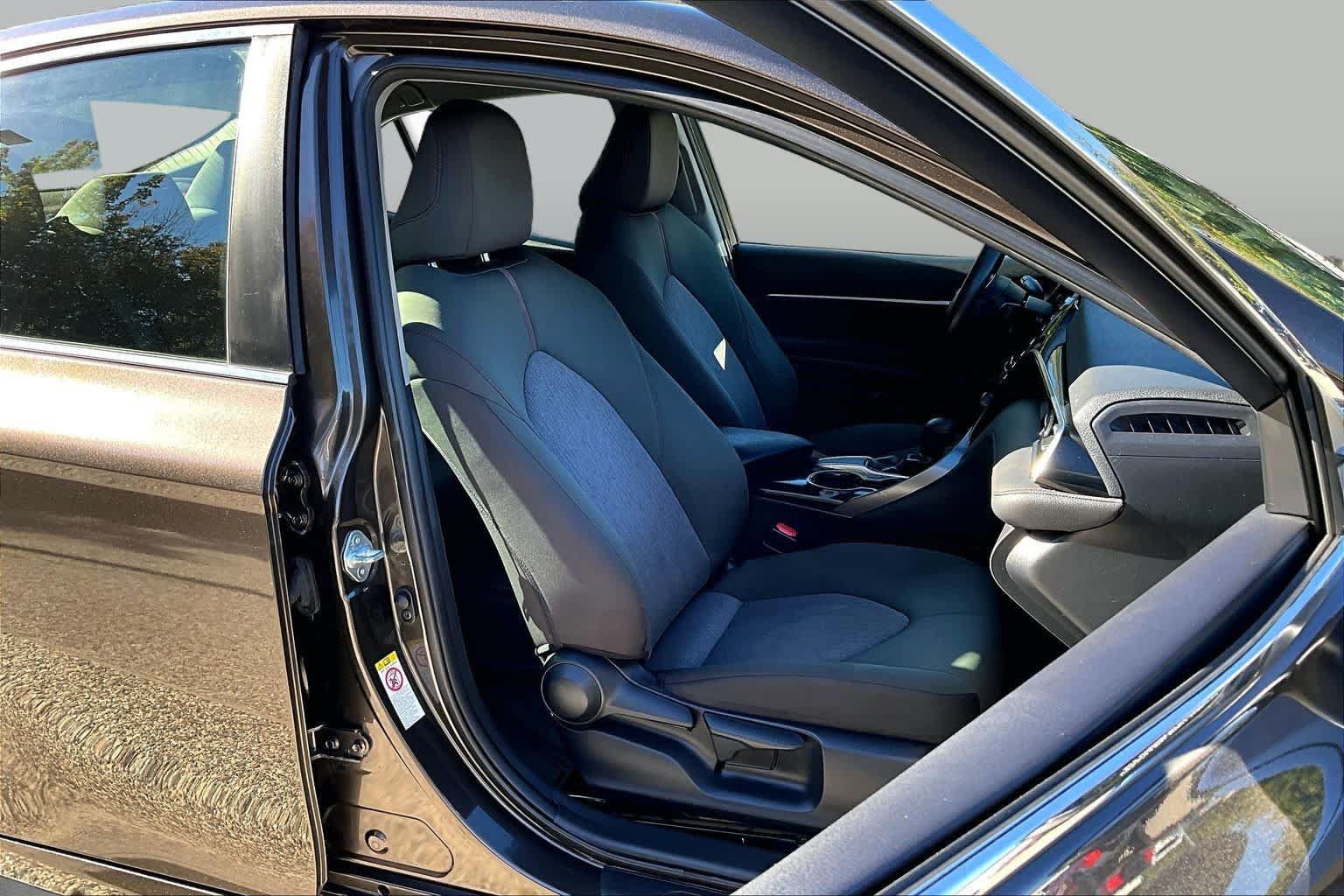 Used 2018 Toyota Camry LE FWD image 8