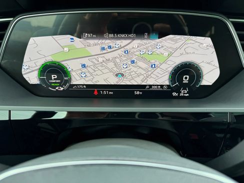 Used 2021 Audi e-tron Prestige w/ Prestige Package image 35
