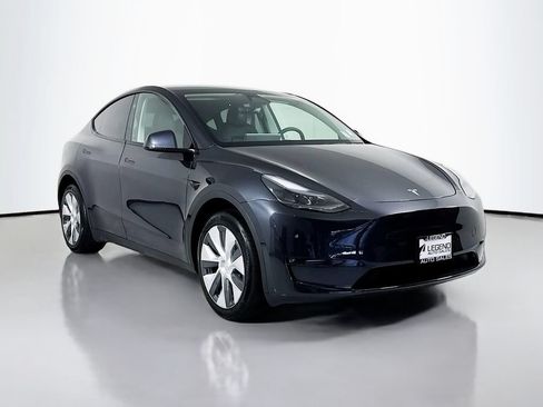Used 2024 Tesla Model Y Long Range AWD/4WD image 3