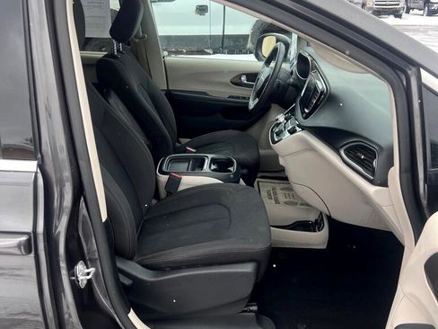 Used 2017 Chrysler Pacifica Touring Plus image 15