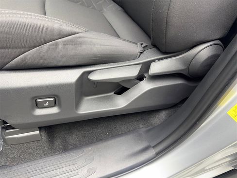 Used 2025 Toyota Tacoma SR5 image 31