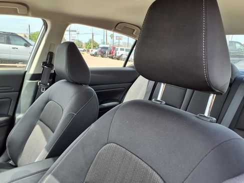 Used 2024 Nissan Altima 2.5 SV FWD image 18