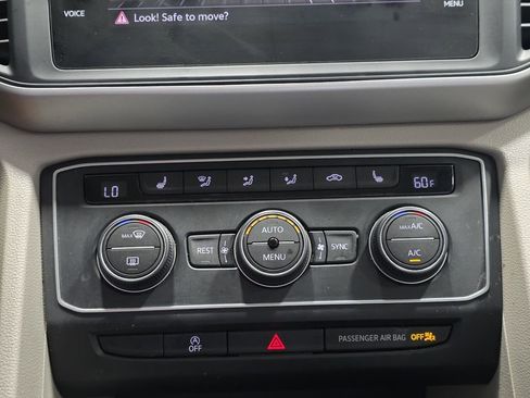 Used 2021 Volkswagen Atlas SE w/ Panoramic Sunroof Package FWD image 17