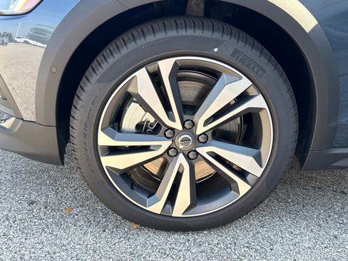 New 2026 Volvo V60 B5 Cross Country Plus w/ Climate Package image 10