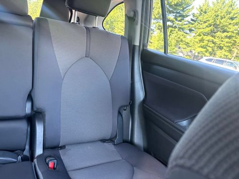 Used 2025 Toyota Highlander LE FWD image 38