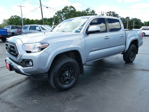 Used 2021 Toyota Tacoma SR5 w/ Technology Package AWD/4WD image 9